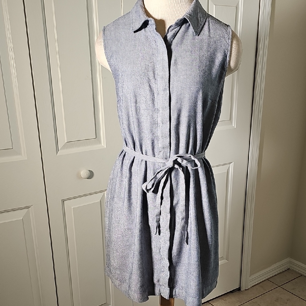 Sleeveless Blue Belted Dress. By Nicole Miller Sixe 8. Linen Blend. Button Down